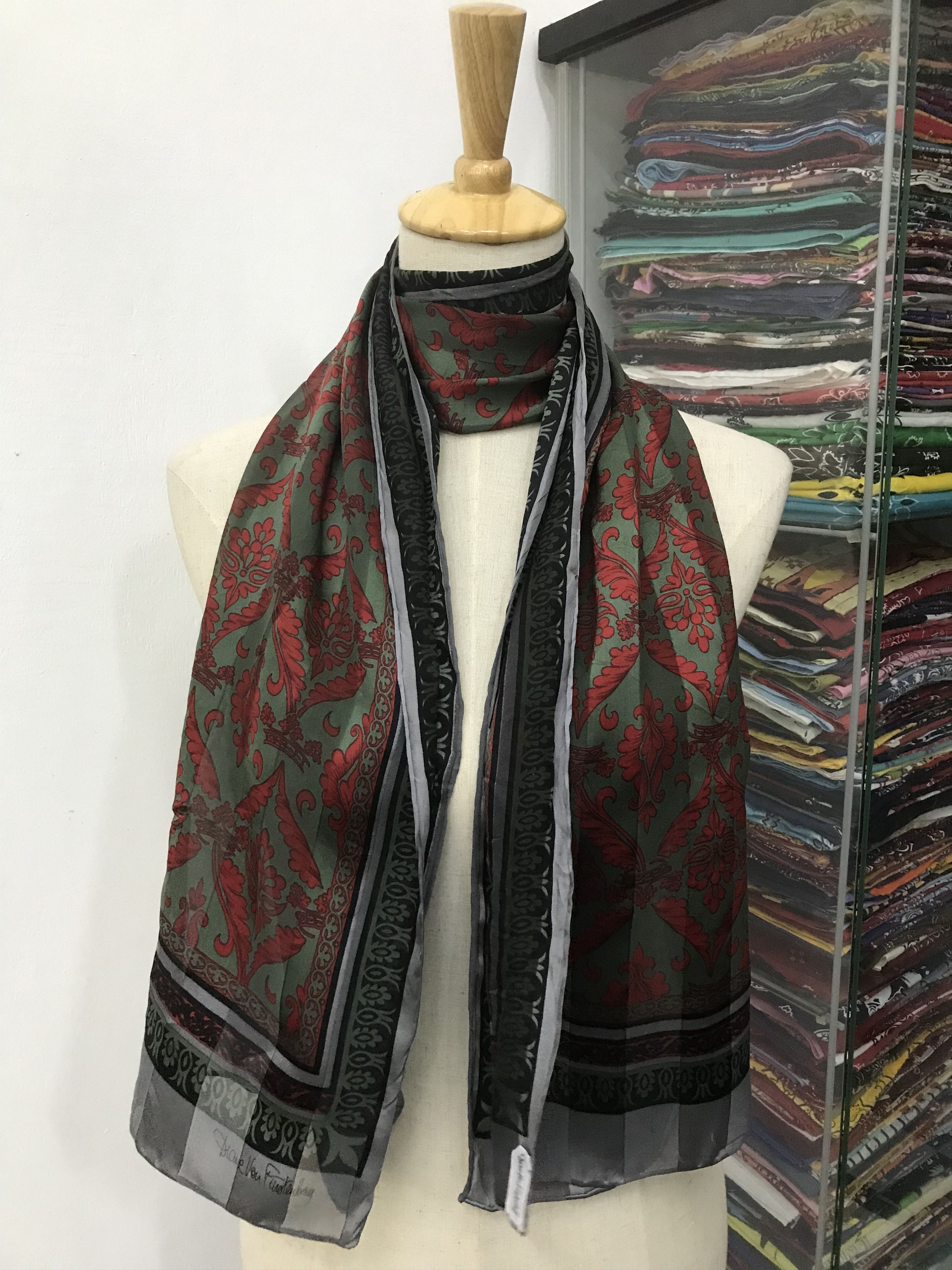 Diane von Furstenberg × Vintage Vintage Diane Von Furstenberg Silk Scarf Size ONE SIZE - 1 Thumbnail