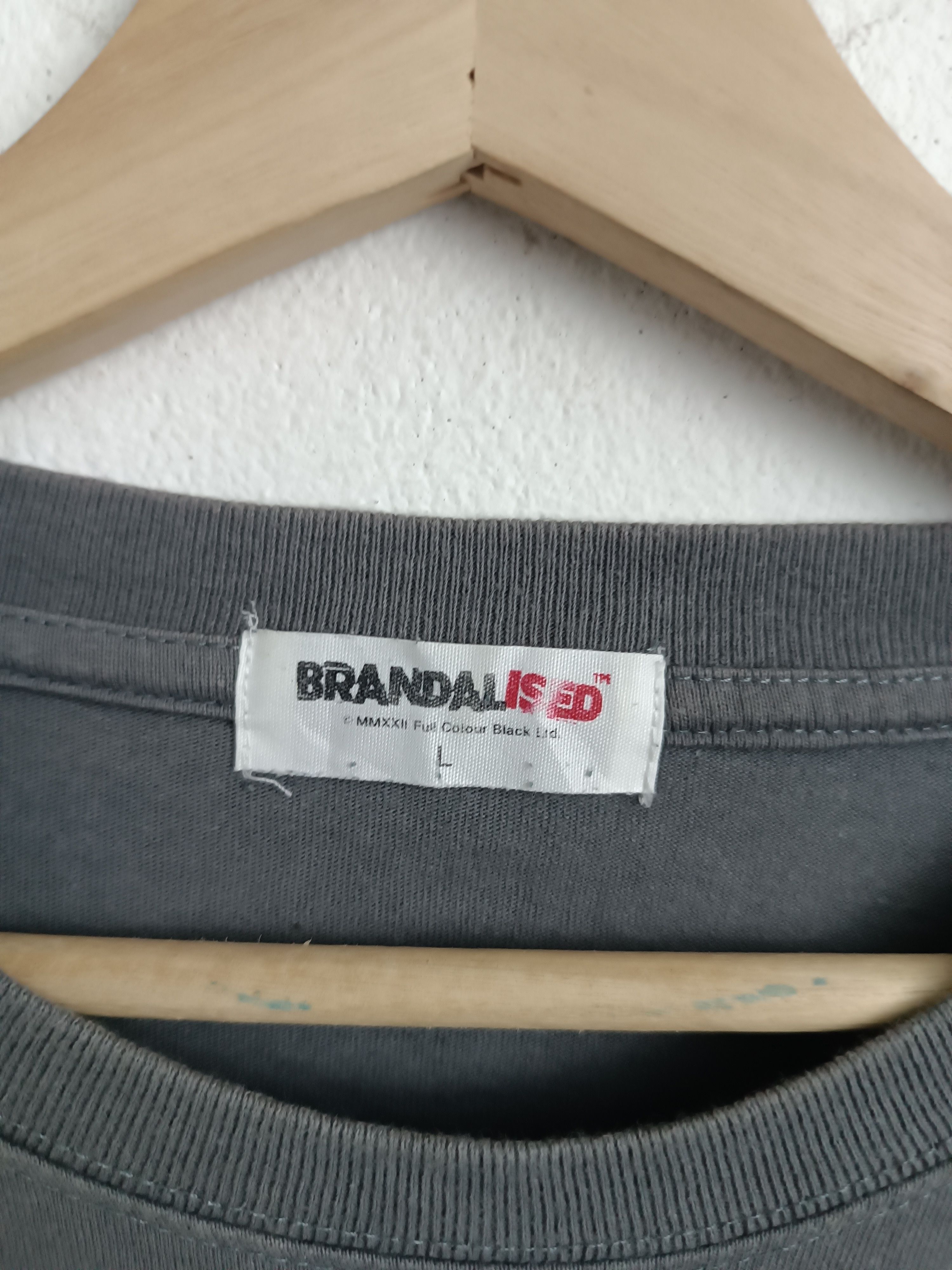 Other VINTAGE BANKSY FLOWER THROWER BRANDALISED VERY RARE TEE Size US L / EU 52-54 / 3 - 9 Thumbnail