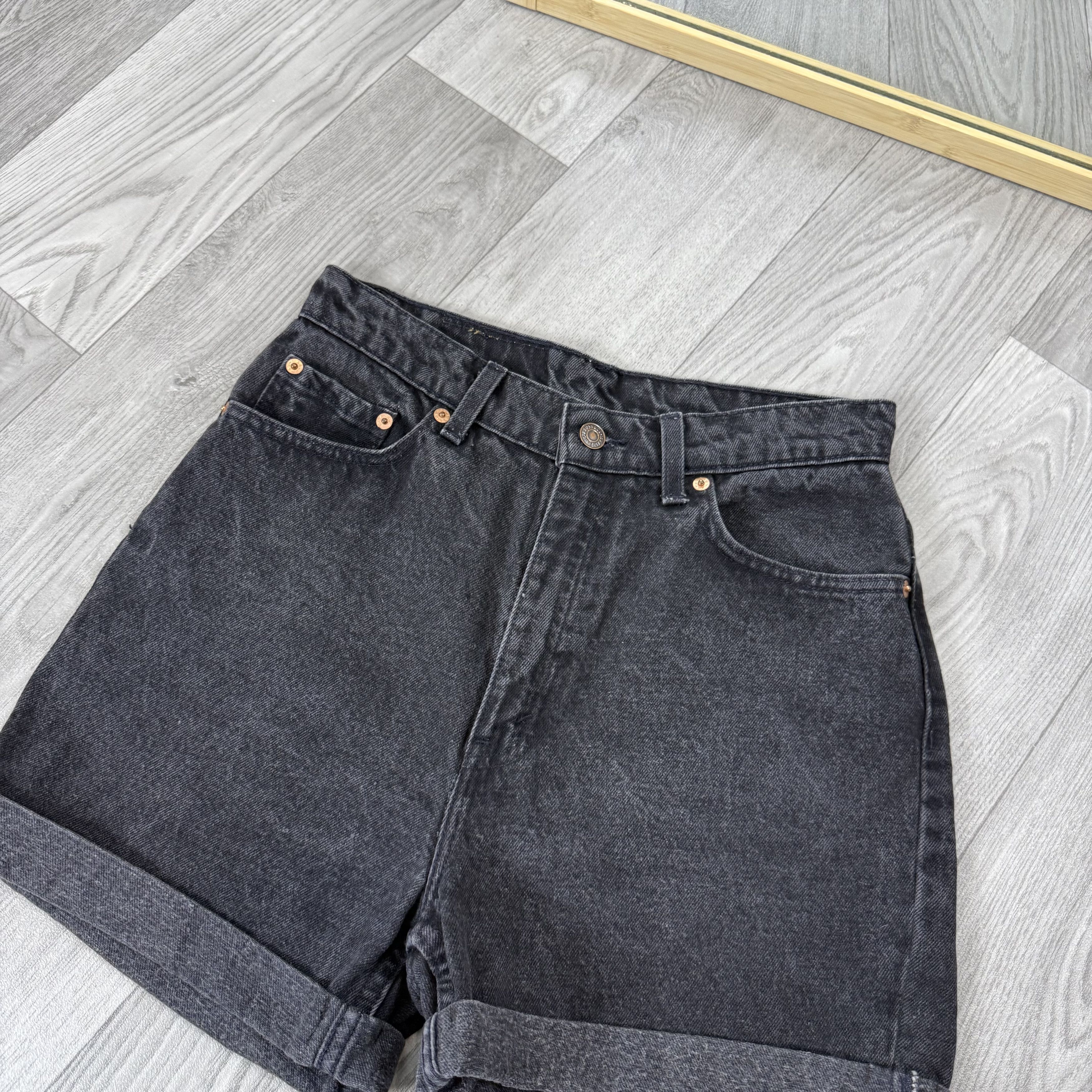 Levi's Vintage Levi's 521 Women's Grey High Rise Denim Mini Shorts Size 26" / US 2 / IT 38 - 9 Thumbnail
