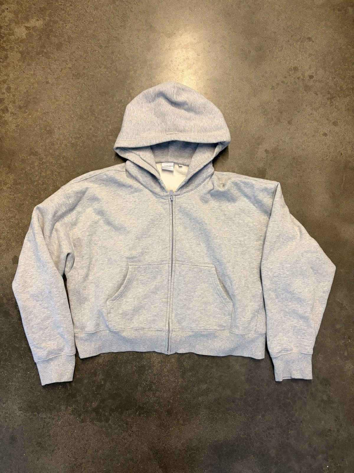 Aritzia Aritzia Boyfriend Fit Cropped Boxy Zip Up Hoodie Size XL / US 12-14 / IT 48-50 - 1 Thumbnail