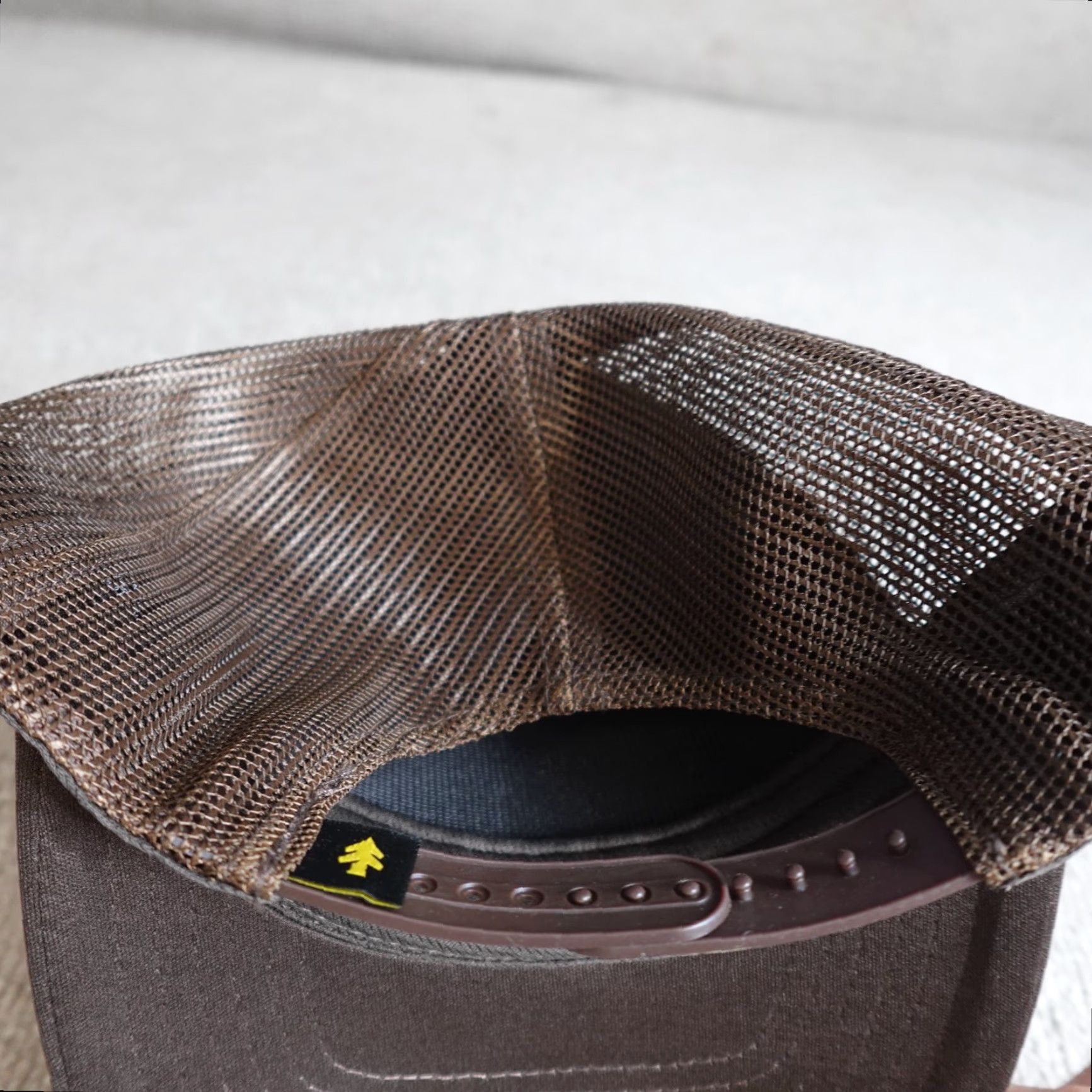 Huckberry VINTAGE Huckberry Hat Brown Trucker Adults One Size Adjustable Men Men Trucker Hat Brown Vintage 1960s Washington Georgetown Best Goods in the Capitol Size ONE SIZE - 4 Thumbnail