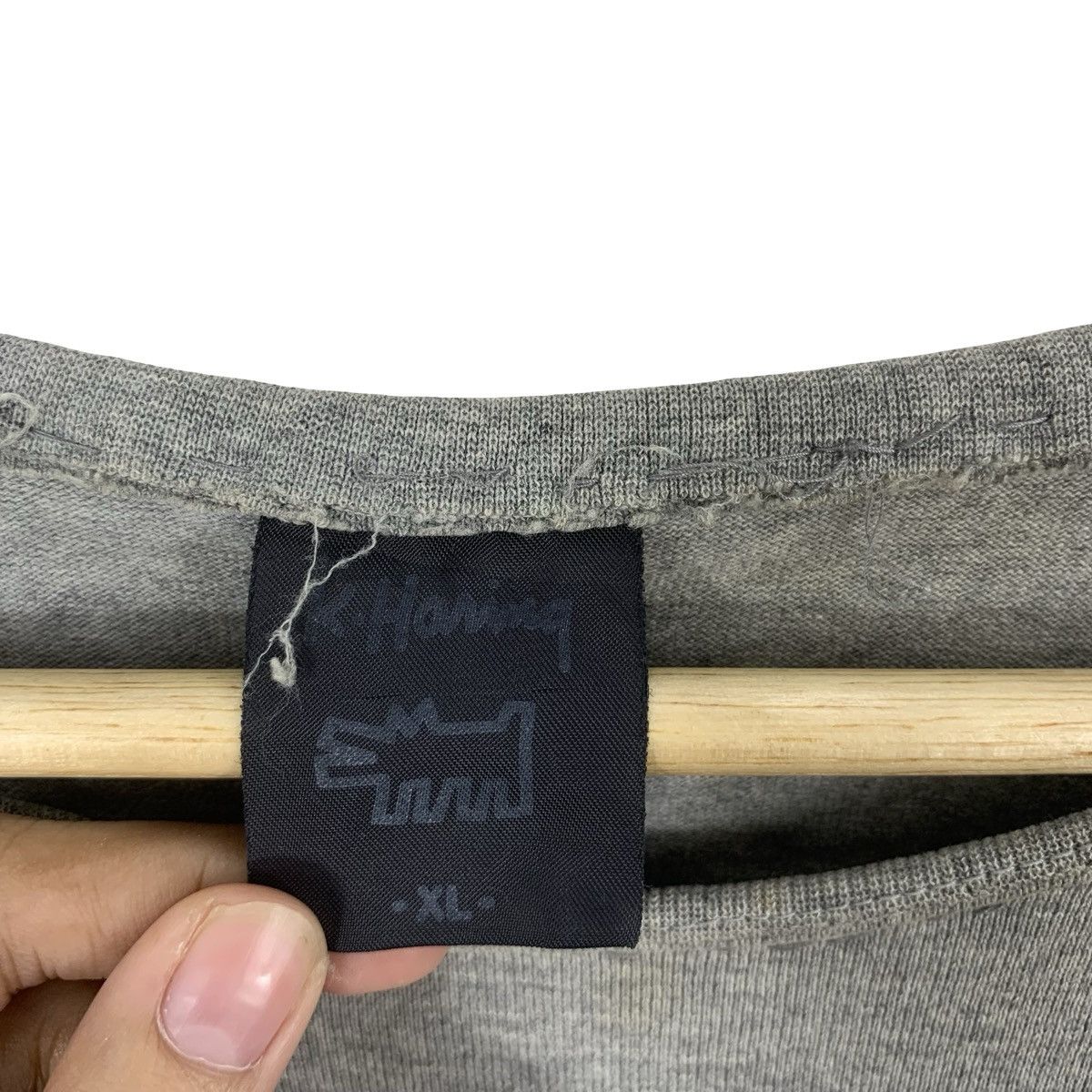 Uniqlo Vintage UNIQLO X KEITH HARING Crossed Fingers Long Sleeve Size US XL / EU 56 / 4 - 9 Thumbnail