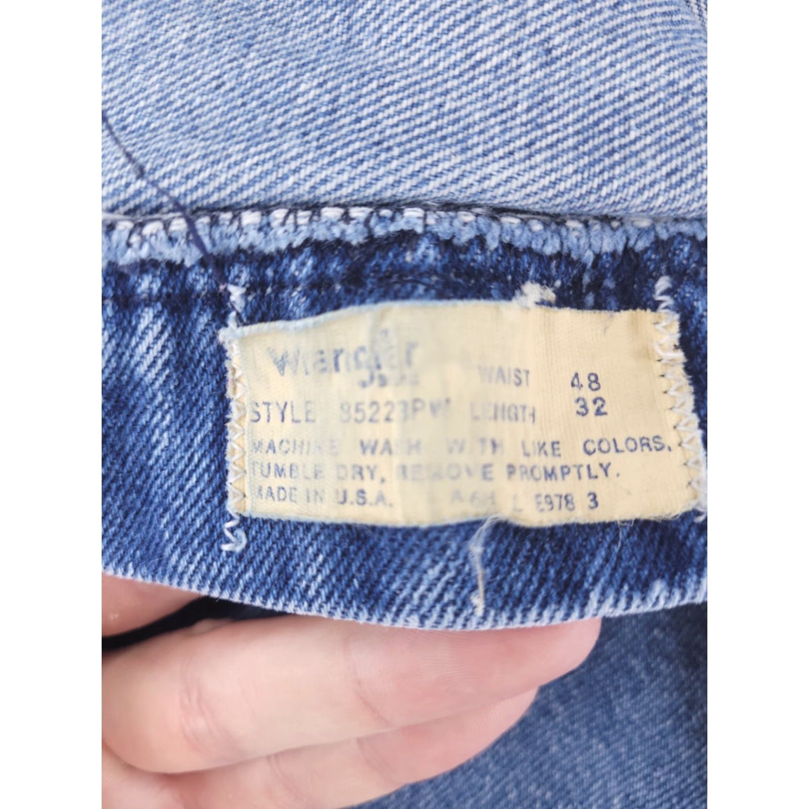 Wrangler VINTAGE Wrangler Jeans Mens 44x31 Blue USA Denim Relaxed Fit Straight Jeans Mens Blue USA 44x31 Size US 44 / EU 60 - 3 Thumbnail