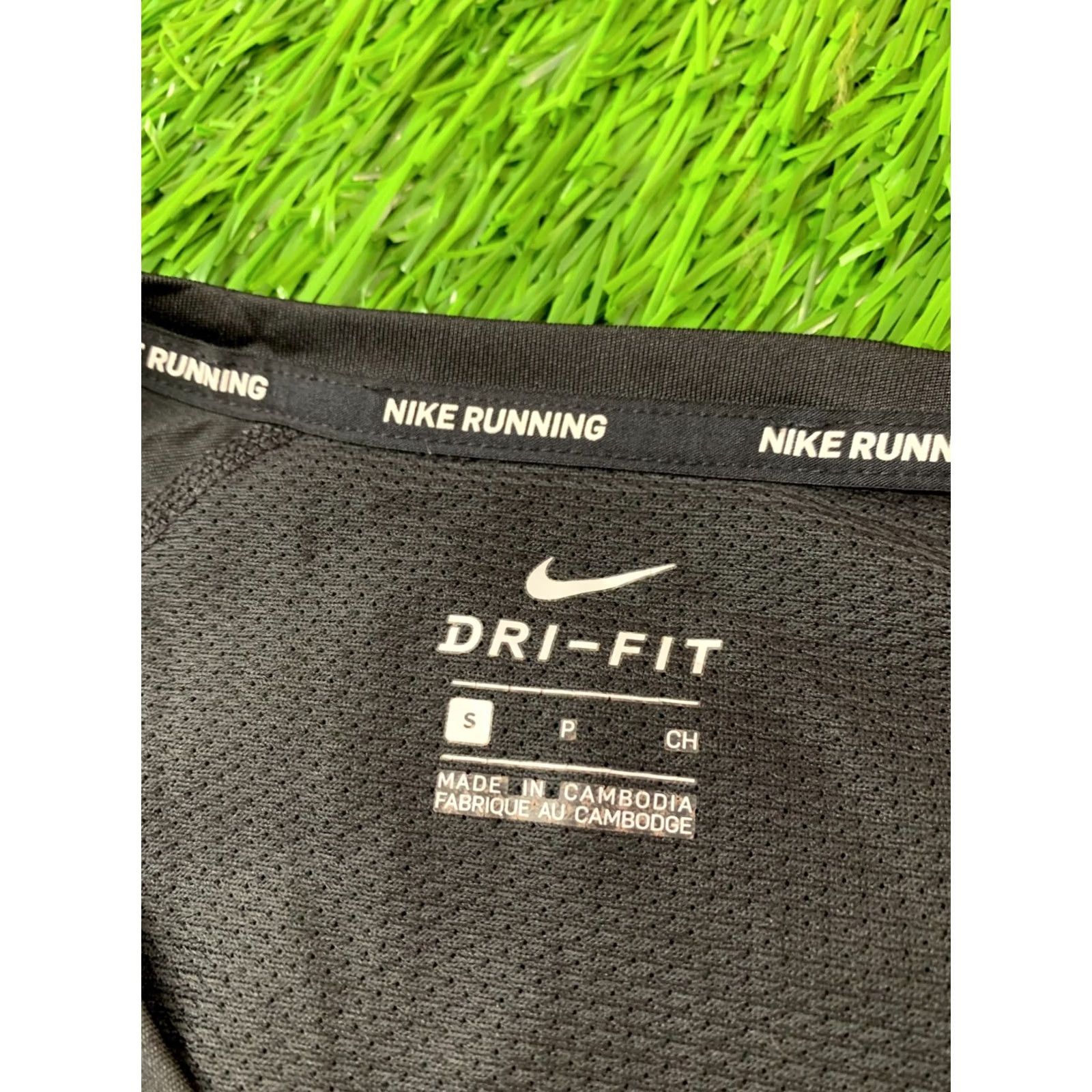 Nike NIKE DRI-FIT 2017 RUNNING WOMEN TRAINING L/S SHIRT JERSEY TEE ORIGINAL SIZE S Shirt Women XS? Size S / US 4 / IT 40 - 5 Thumbnail