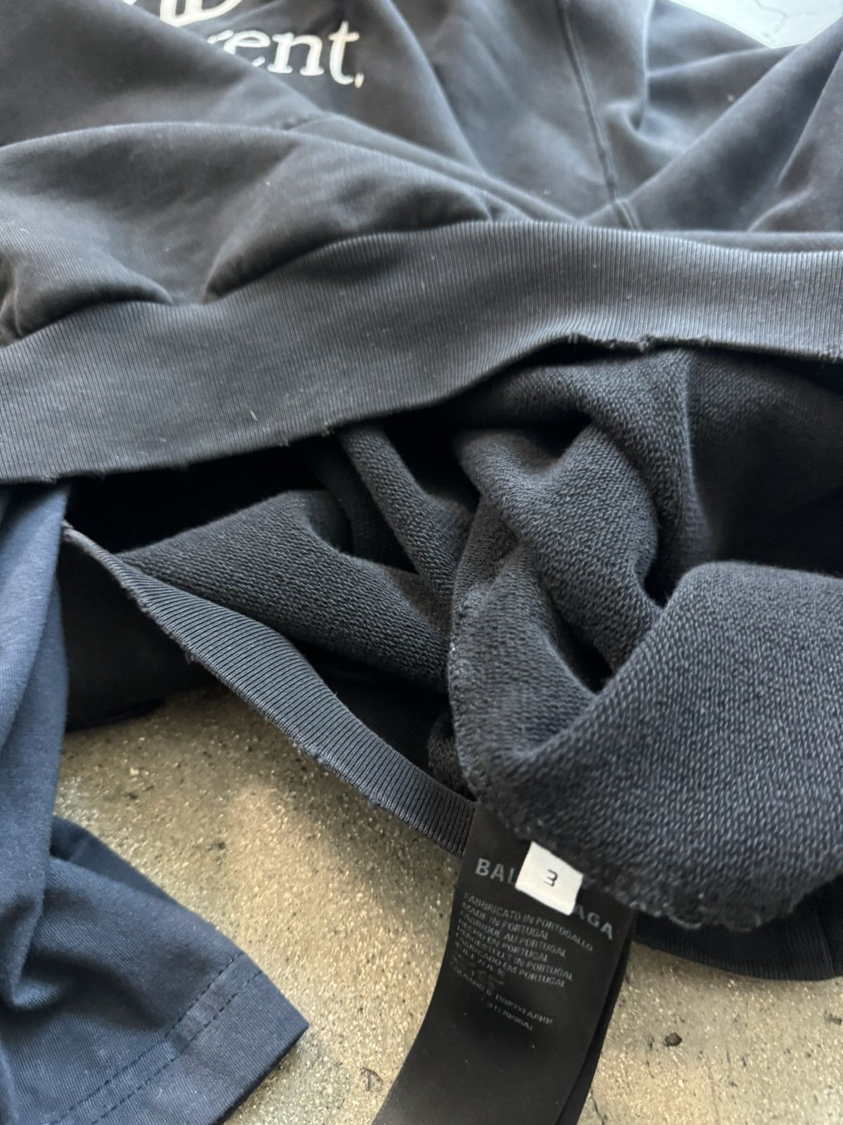 Balenciaga Balenciaga “BE DIFFERENT” Hoodie Size US L / EU 52-54 / 3 - 4 Thumbnail