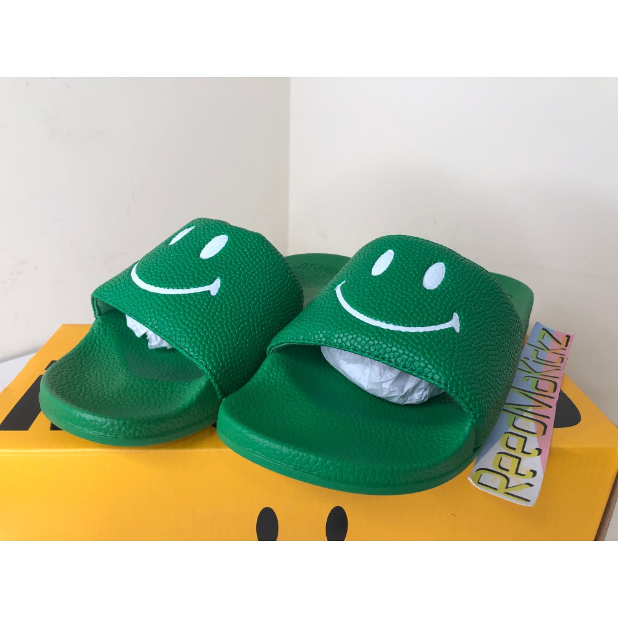 Market Chinatown Market Slides Smiley Green mens 14us Size US 14 / EU 47 - 2 Thumbnail