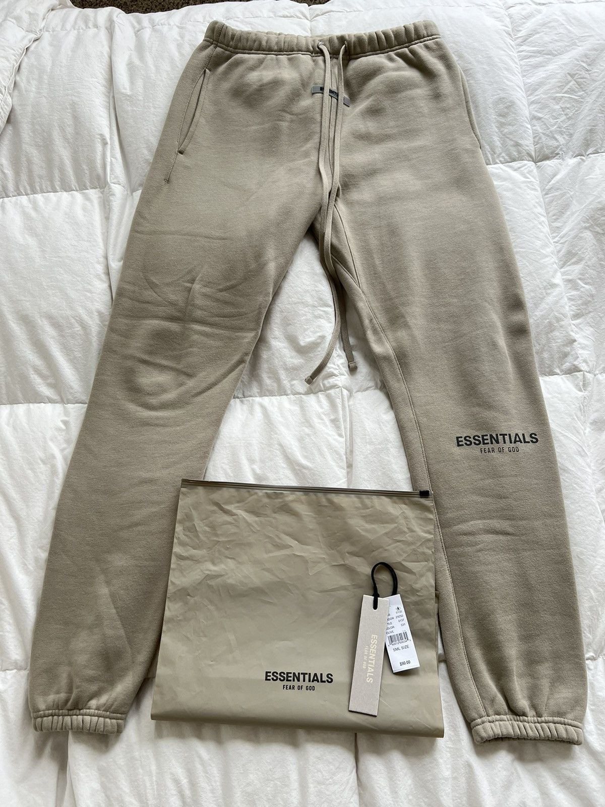 Fear of God Essentials sweats Olive Size US 32 / EU 48 - 2 Thumbnail