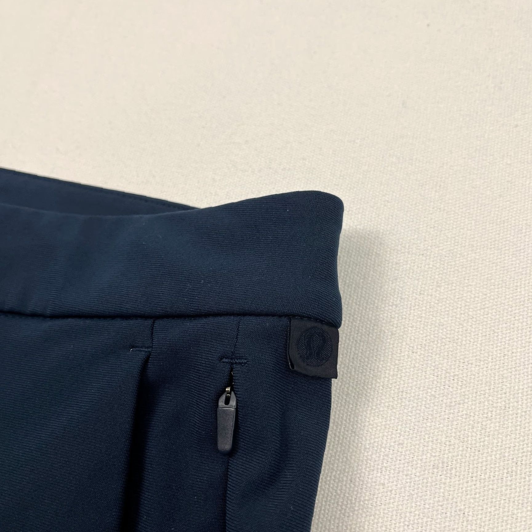Lululemon Lululemon Commission Pants Mens 32 x 30 Chino Classic Straight 5-Pocket Gray Navy Performance Travel Golf Dress Casual Size US 32 / EU 48 - 2 Thumbnail