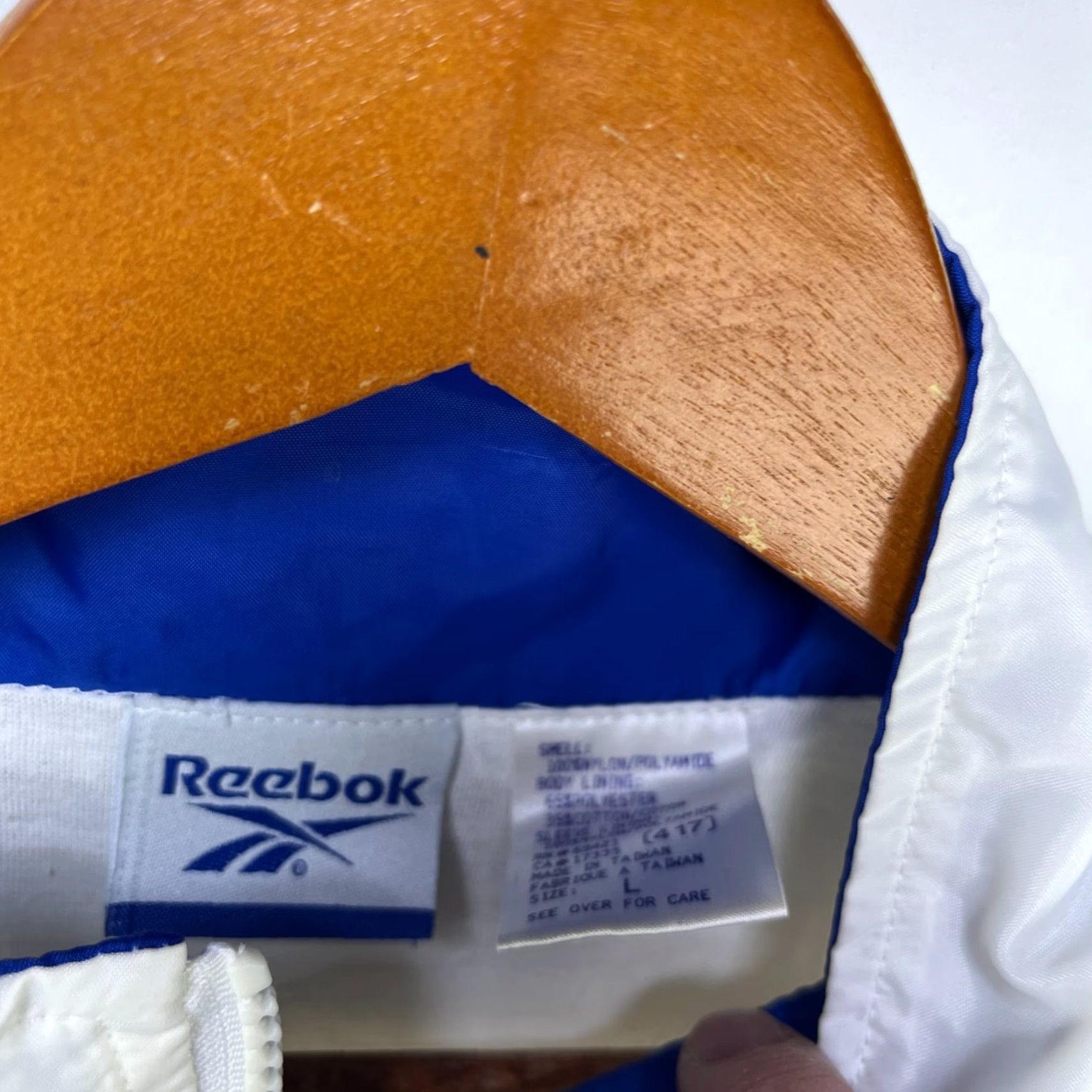 Reebok VINTAGE Reebok Windbreaker Jacket Womens L 90s Hooded Windbreaker White Nylon Fleece Lightweight Regular Fit Women Size L / US 10 / IT 46 - 4 Thumbnail