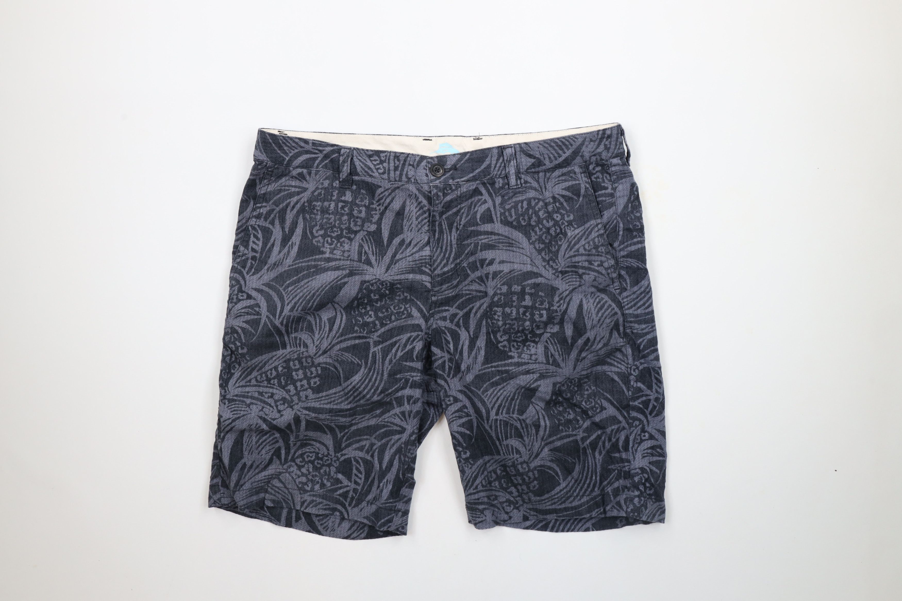 Tommy Bahama × Vintage Vintage Tommy Bahama Blend Pineapple Above Knee Shorts Gray Size US 35 - 1 Thumbnail
