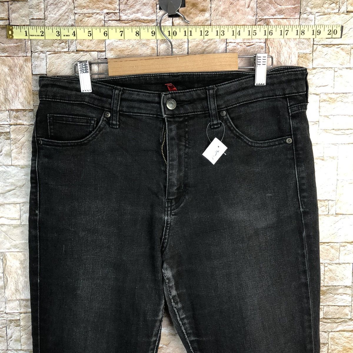Uniqlo Uniqlo Jeans Black Denim Pants #7596 Size US 31 - 5 Thumbnail