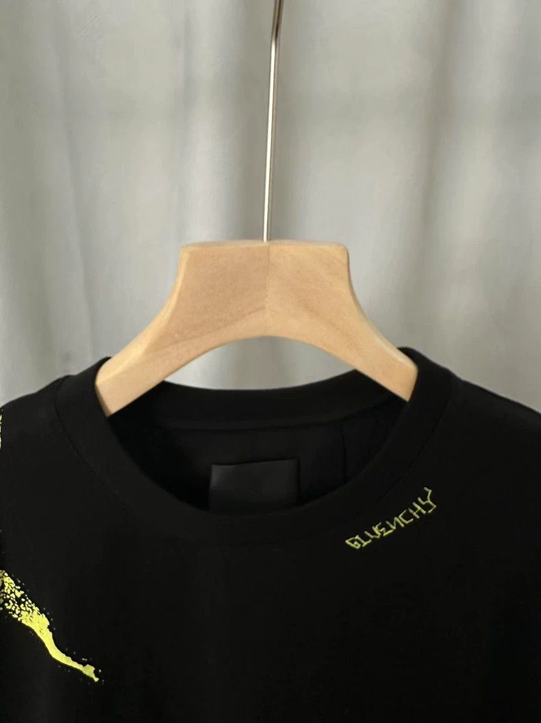 Givenchy Givenchy New Spray Painted Short Sleeve 2506-Nextarrow Size US XXS / EU 40 - 6 Thumbnail