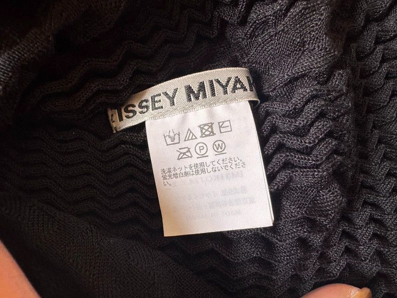 Issey Miyake Issey Miyake size:2 A deep blue main line fish-scale cardi Size S / US 4 / IT 40 - 4 Thumbnail