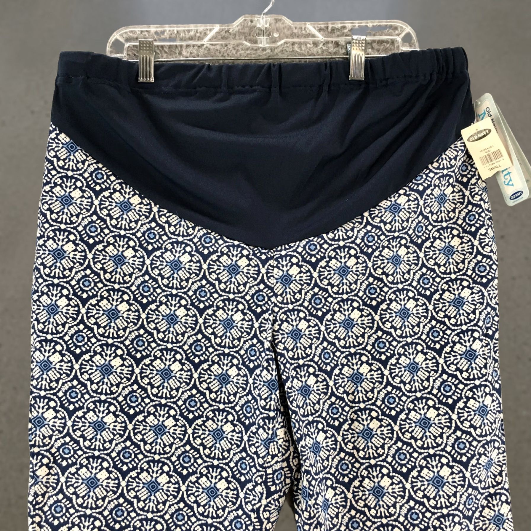Old Navy Old Navy Maternity Capri Pants Womens Small Elastic Waist NEW Capri Slim Stretch Pull On Blue Geometric 23 Inseam Ladies Size 28" / US 6 / IT 42 - 1 Thumbnail