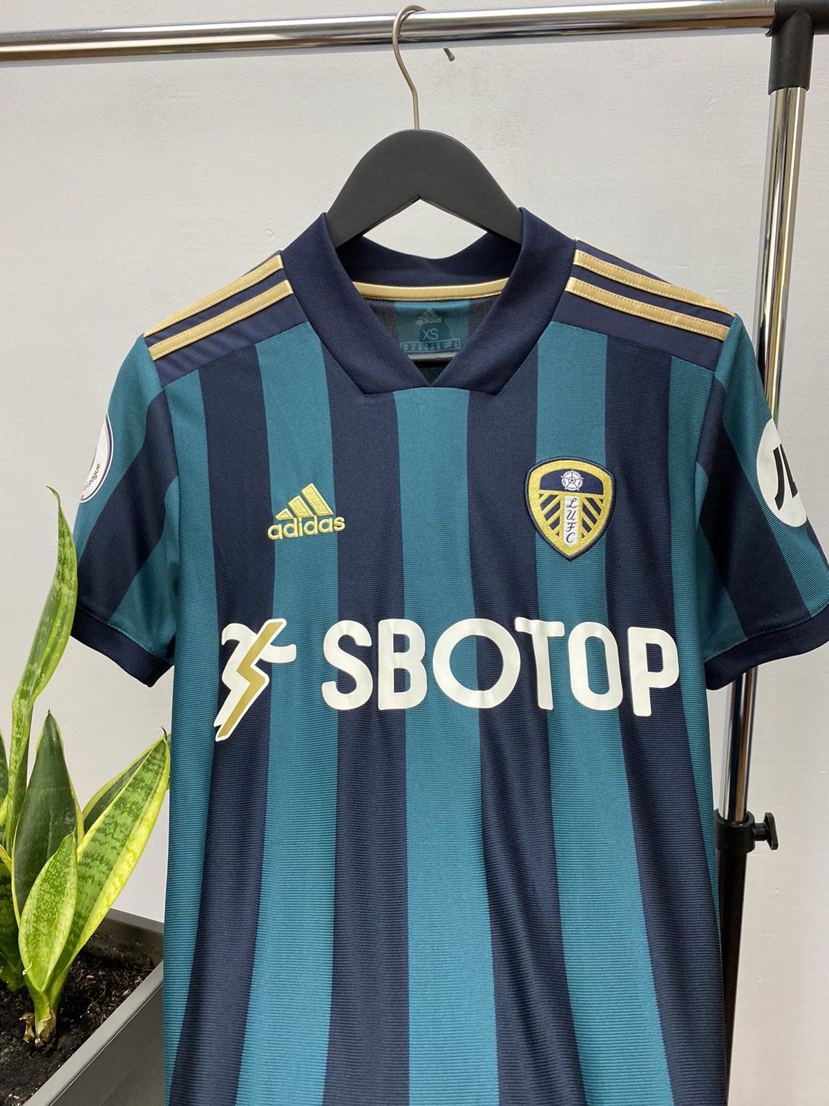 Adidas LEEDS UNITED 2020 2021 AWAY FOOTBALL SOCCER JERSEY ADIDAS Size US XS / EU 42 / 0 - 10 Thumbnail