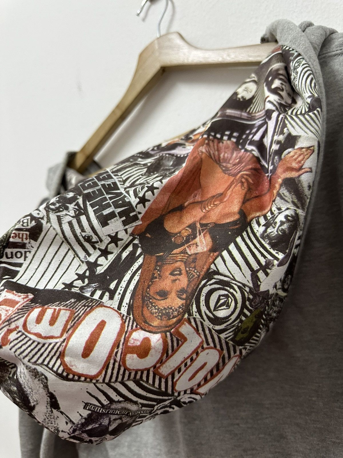 Japanese Brand × Vintage × Volcom Vintage Volcom Don’t Be Like Hamburger Big Logo Hoodie Size US M / EU 48-50 / 2 - 11 Thumbnail