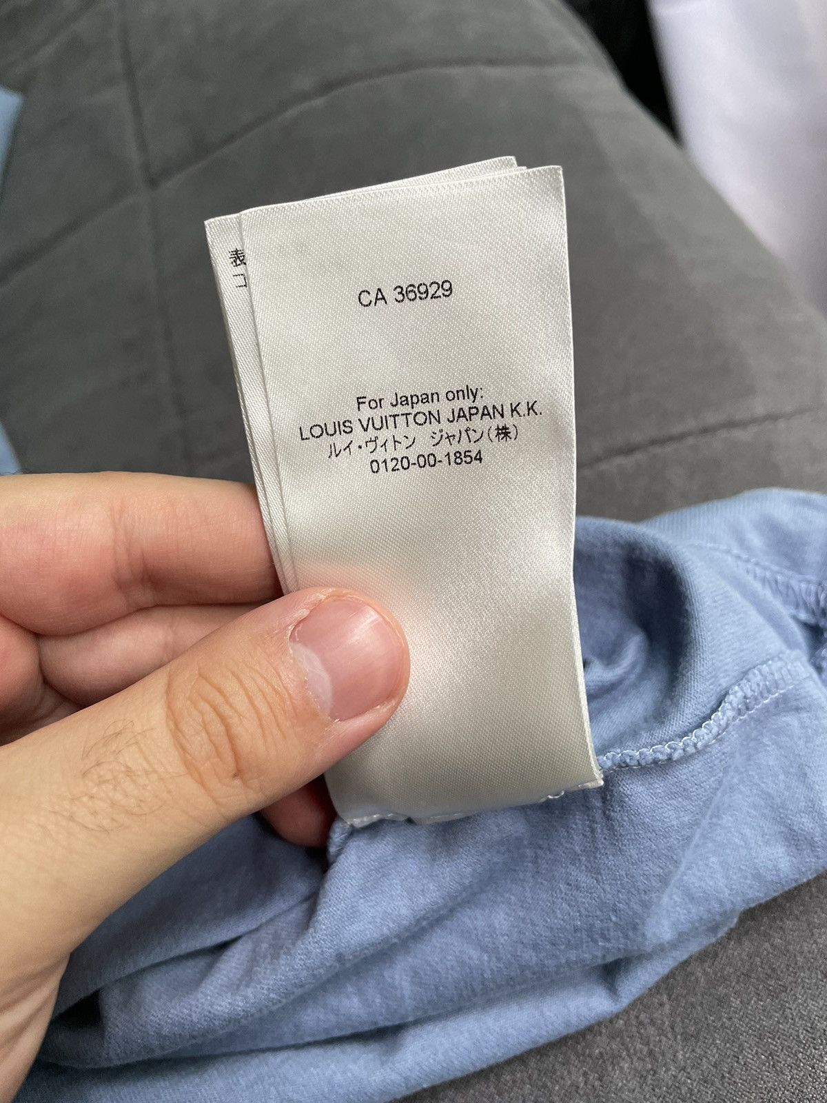 Louis Vuitton Louis Vuitton Blue Embossed Logo T Shirt Size US XL / EU 56 / 4 - 12 Thumbnail