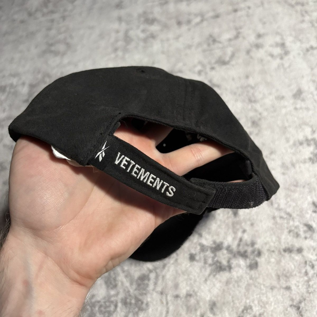 Reebok × Vetements Vetements x Reebok Securite Logo Hat Size ONE SIZE - 5 Thumbnail