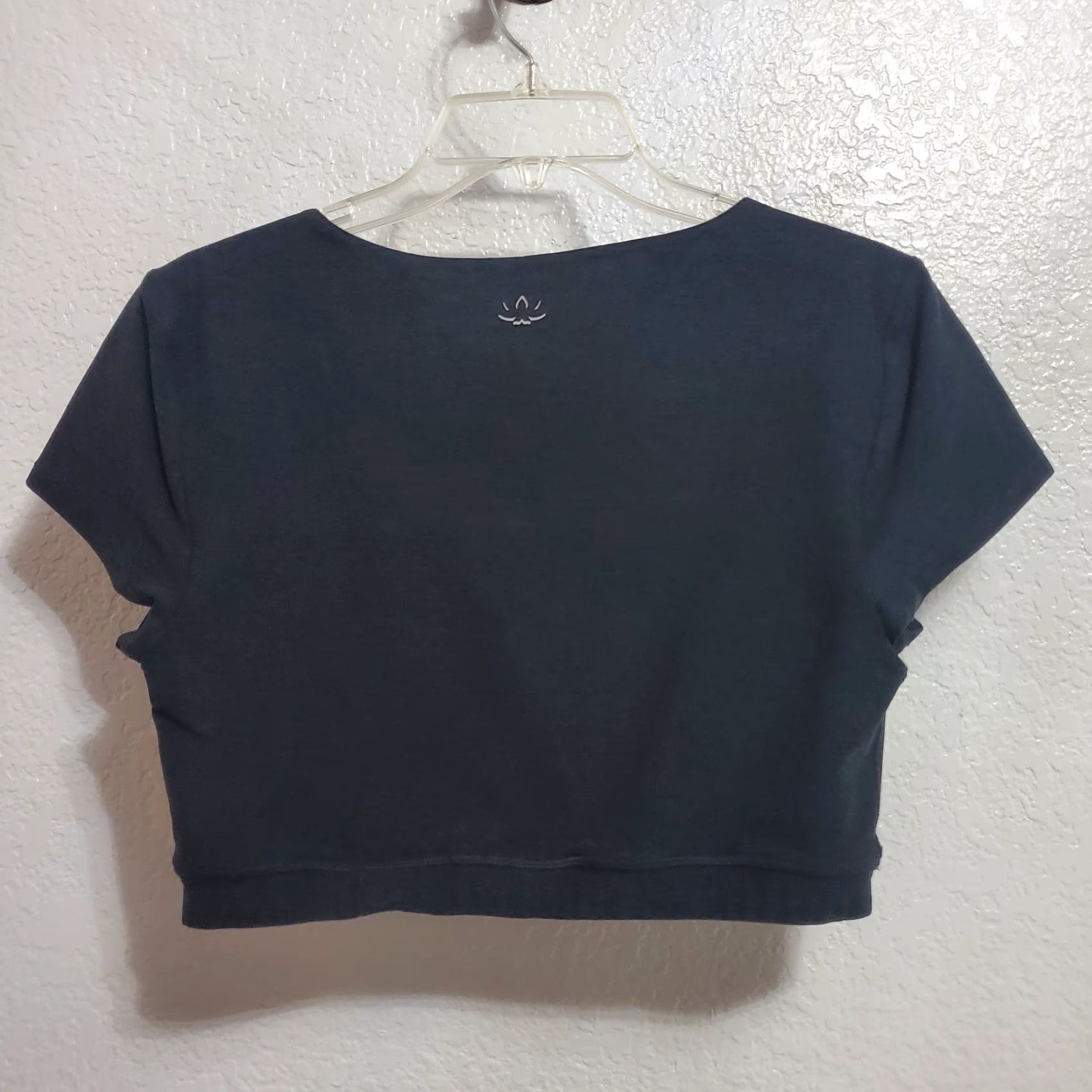 Beyond Yoga VINTAGE Beyond Yoga Crop Top Women L Charcoal Gray Scoop Neck Short Sleeve Stretch Size L / US 10 / IT 46 - 2 Thumbnail