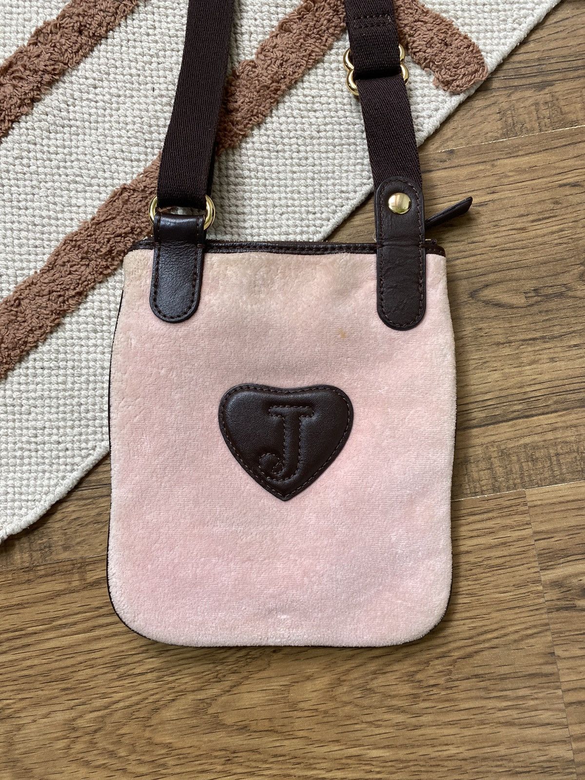 Juicy Couture CUTE VELOUR VINTAGE JUICY COUTURE CROSSBODY BAG Size ONE SIZE - 4 Thumbnail