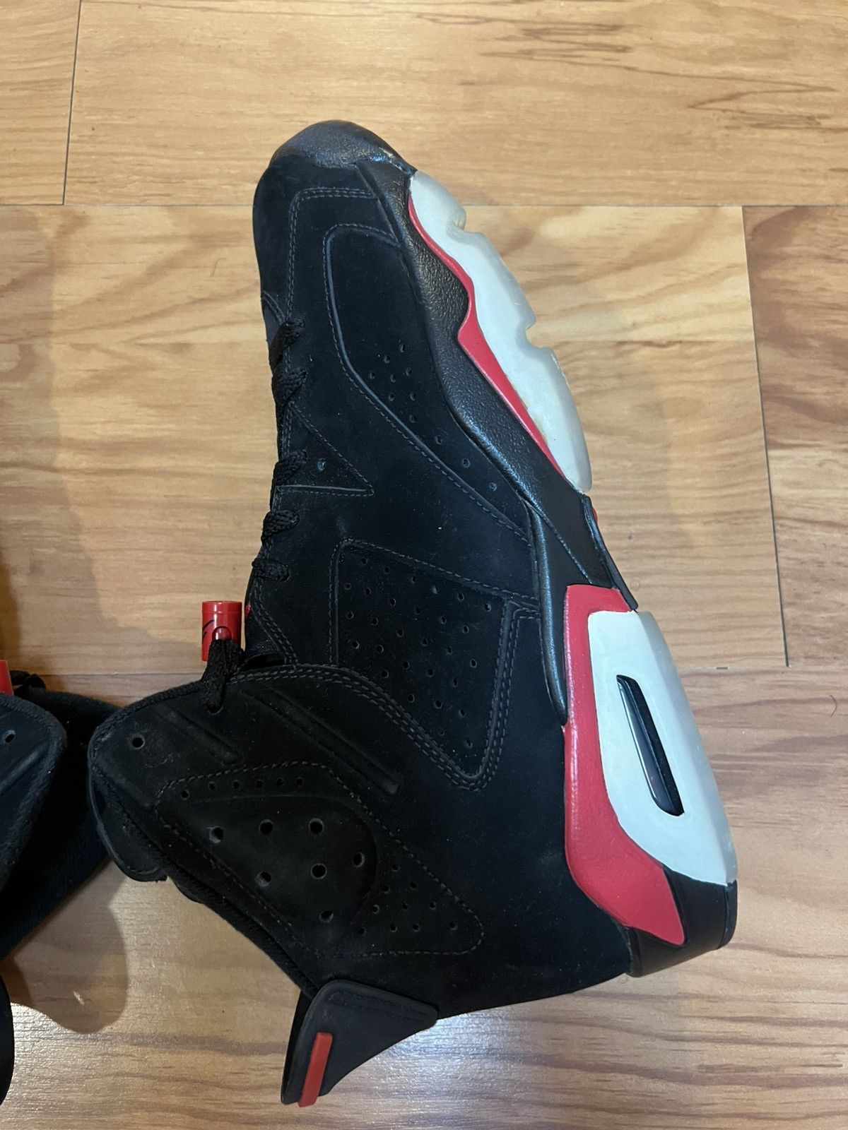 Jordan Brand Air Jordan Retro 6 Varsity Red 2010 Sneakers DS Size US 11 / EU 44 - 2 Thumbnail