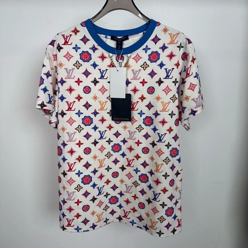 Louis Vuitton Louis Vuitton short sleeves Size M / US 6-8 / IT 42-44 - 1 Thumbnail