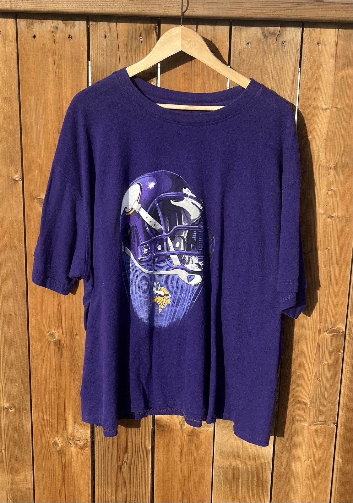 NFL × Vintage Vintage Y2K Minnesota Vikings Helmet T-shirt Size US XXL / EU 58 / 5 - 1 Thumbnail