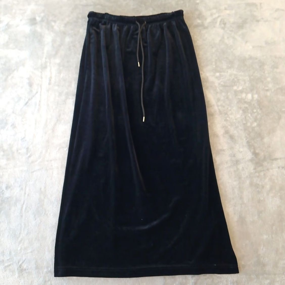 Vintage Sag Harbor Skirt Long Maxi Black Velour Drawstring Slit S Womens Related: Elastic Waist, Machine Washable, Polyester Spandex, Solid Pattern Size 28" / US 6 / IT 42 - 2 Thumbnail