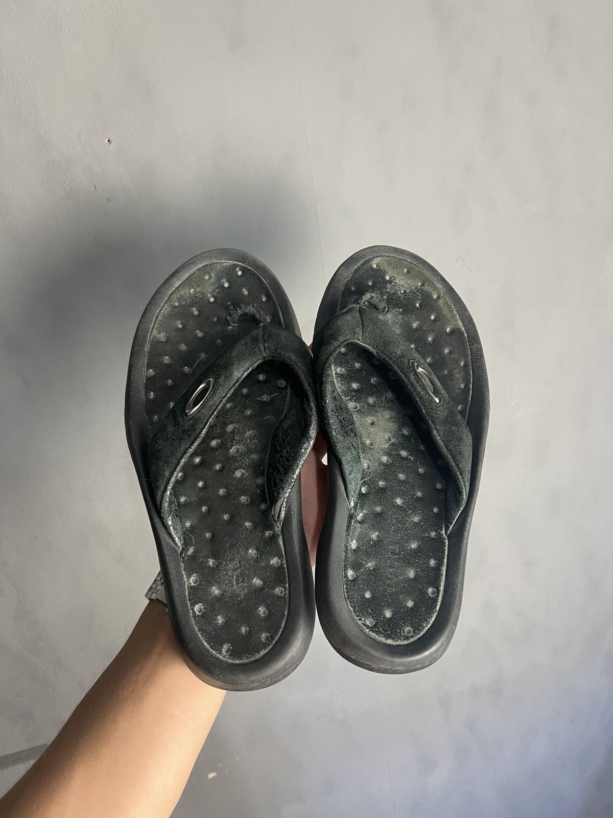 Oakley 90s Oakley Flip Flops Slides Sandals Size US 10 / EU 43 - 4 Thumbnail