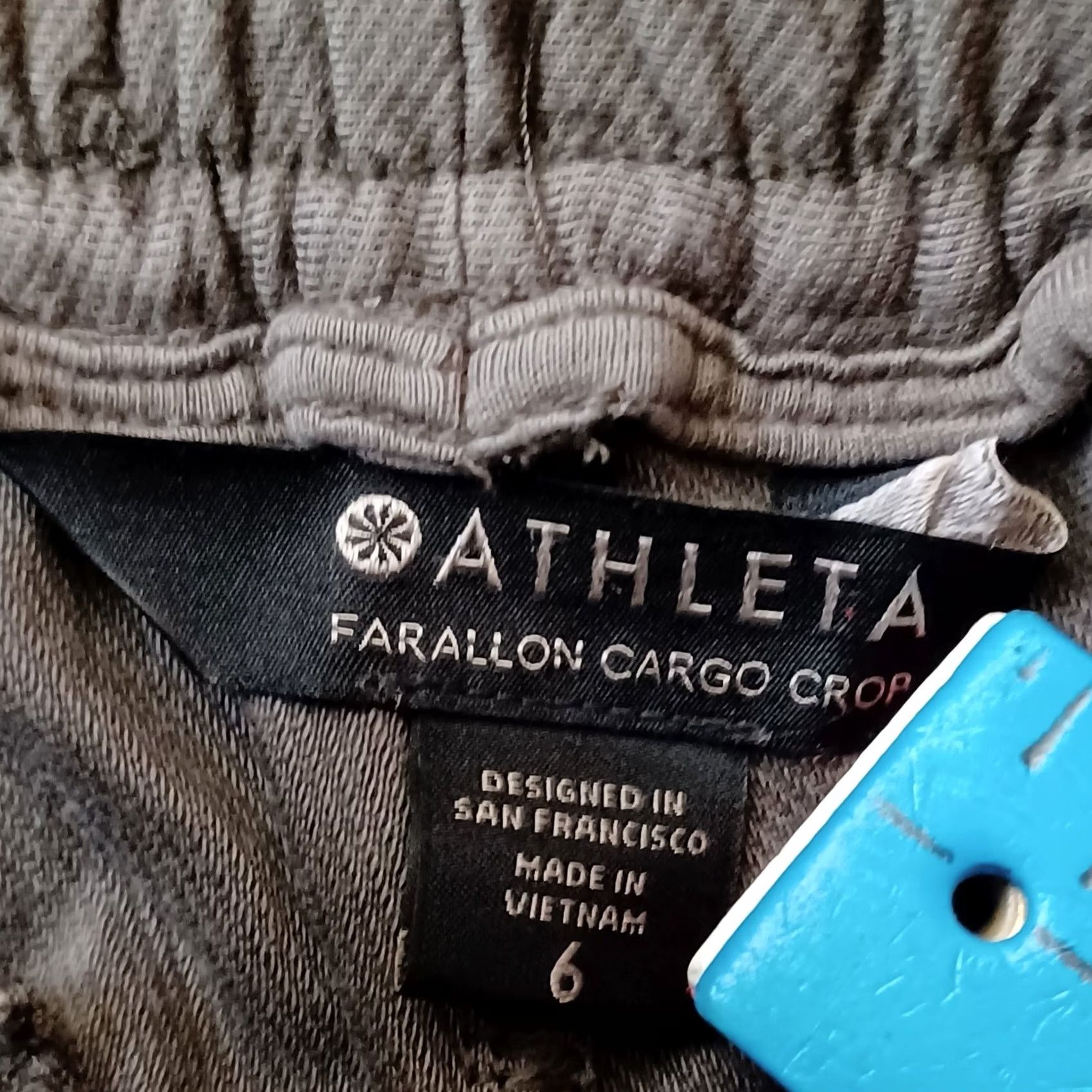 Athleta Athleta Farallon Cargo Crop Pants Womens 6 Olive Green Drawstring Pockets Cropped Activewear Size 28" / US 6 / IT 42 - 2 Thumbnail