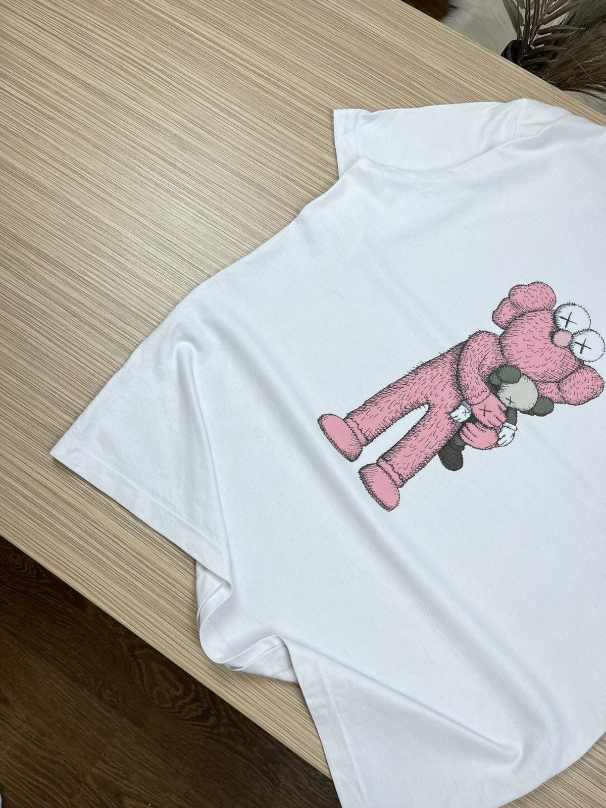 Kaws × Uniqlo Uniqlo X Kaws UT Shirt Size US L / EU 52-54 / 3 - 6 Thumbnail
