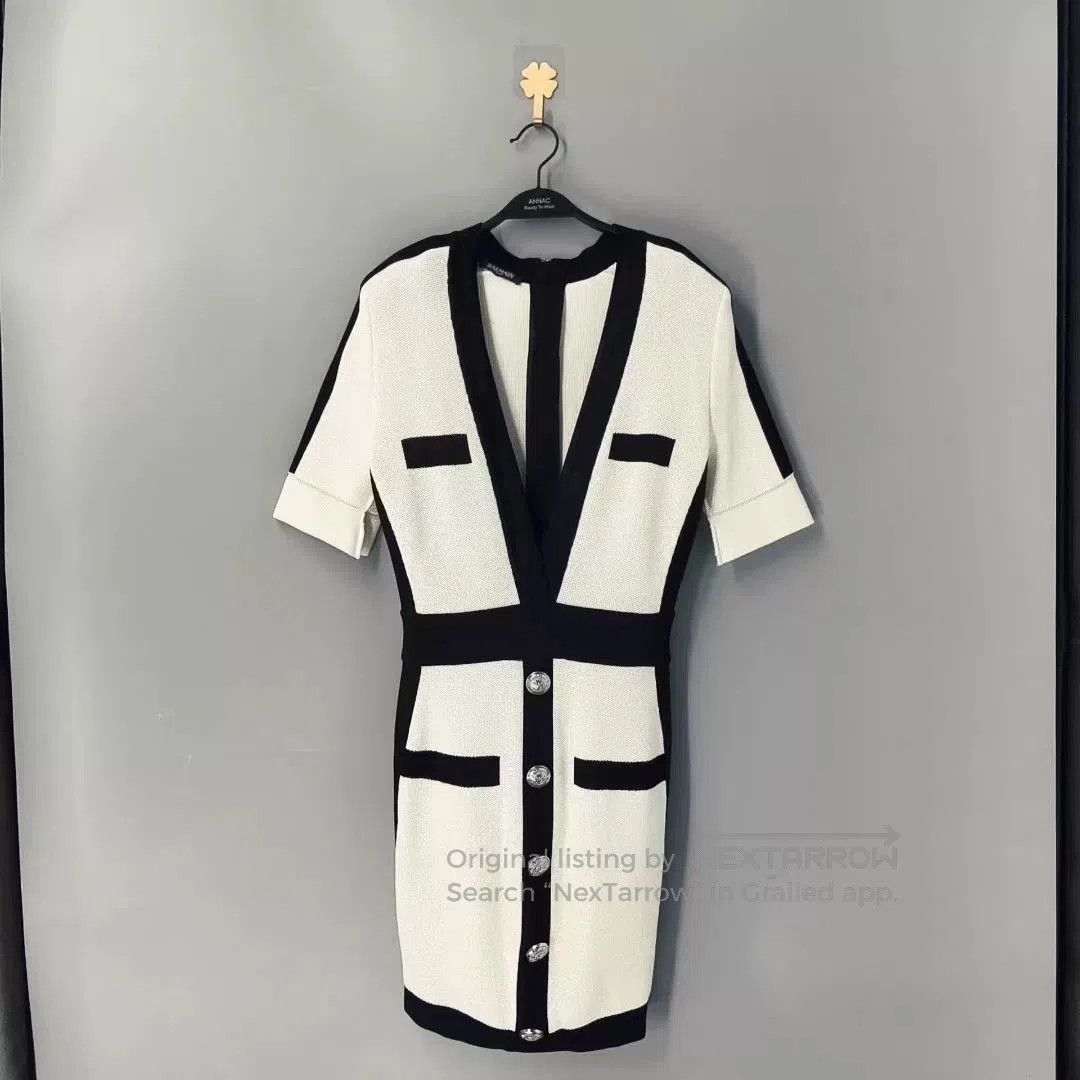 Balmain Balmain Classic Logo Dress. Size XS / US 0-2 / IT 36-38 - 1 Thumbnail