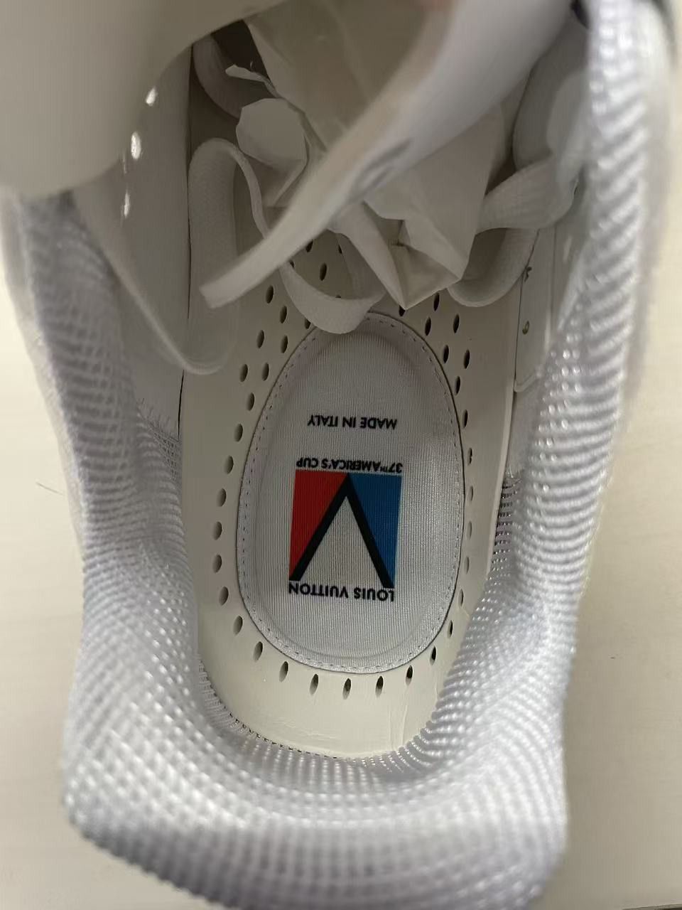 Louis Vuitton Louis Vuitton White & Marine Trainer Sneakers Size US 9 / IT 39 - 6 Thumbnail