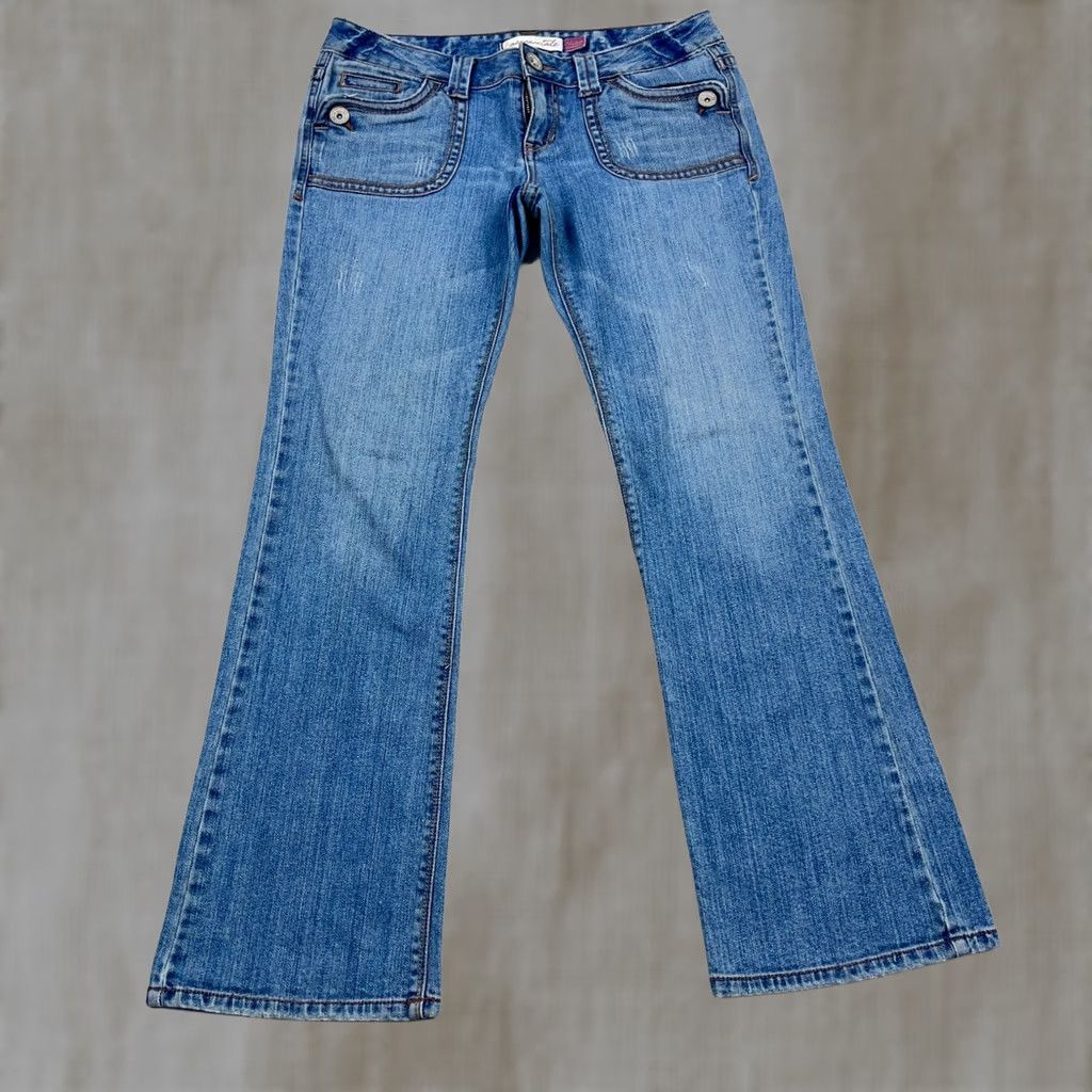 Vintage Vintage Aeropostale Jeans Women 9/10 Bootcut Low Rise Flap Pocket Med Wash 5-Pocket Denim Blue 90s Mens Girls Womens 32in Waist Regular Fit Size 10 XS Size 32" / US 10 / IT 46 - 1 Thumbnail