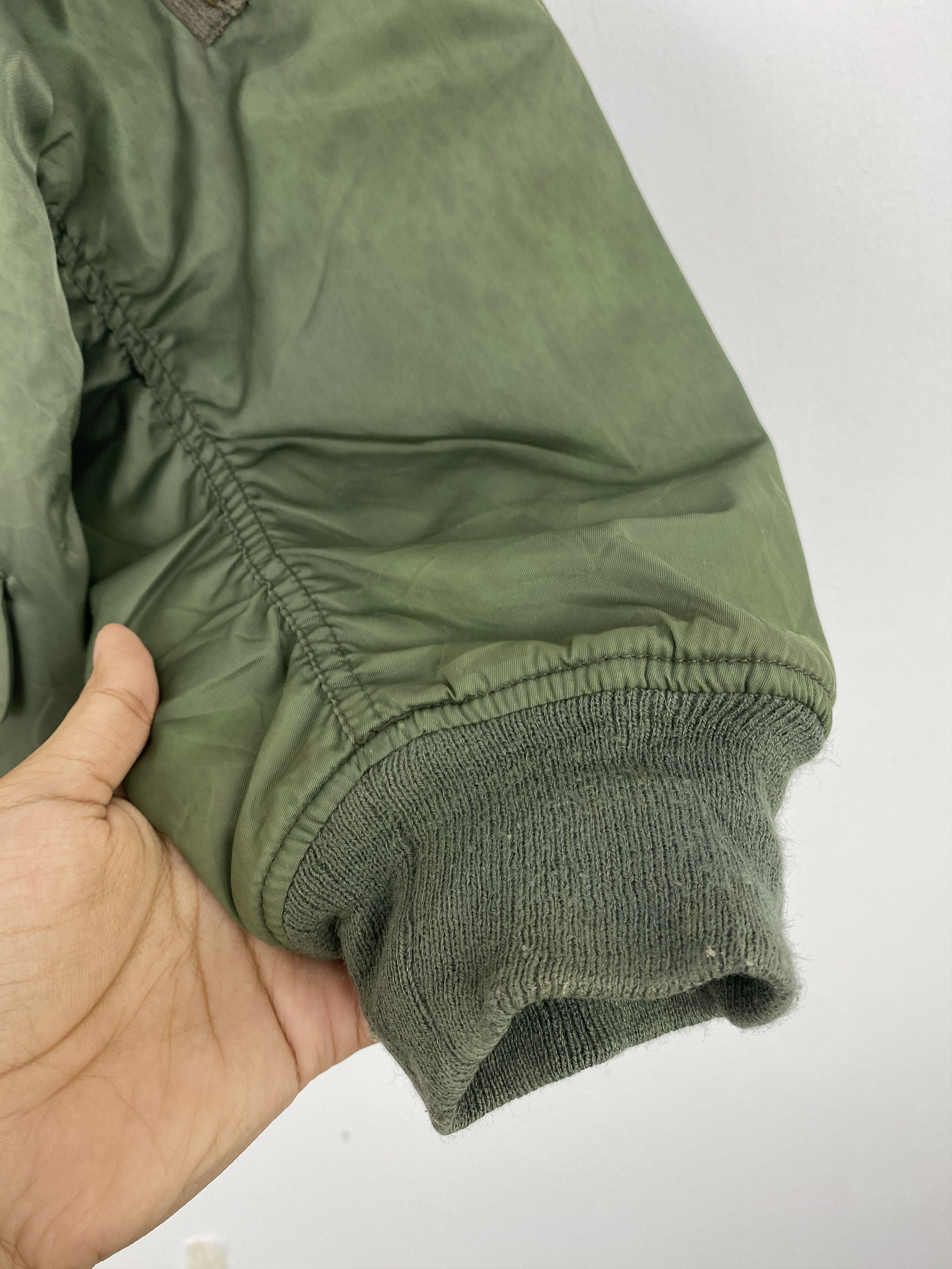 Uniqlo Vintage Uniqlo Bomber Zipper Flight Jacket J1934 Size US L / EU 52-54 / 3 - 5 Thumbnail