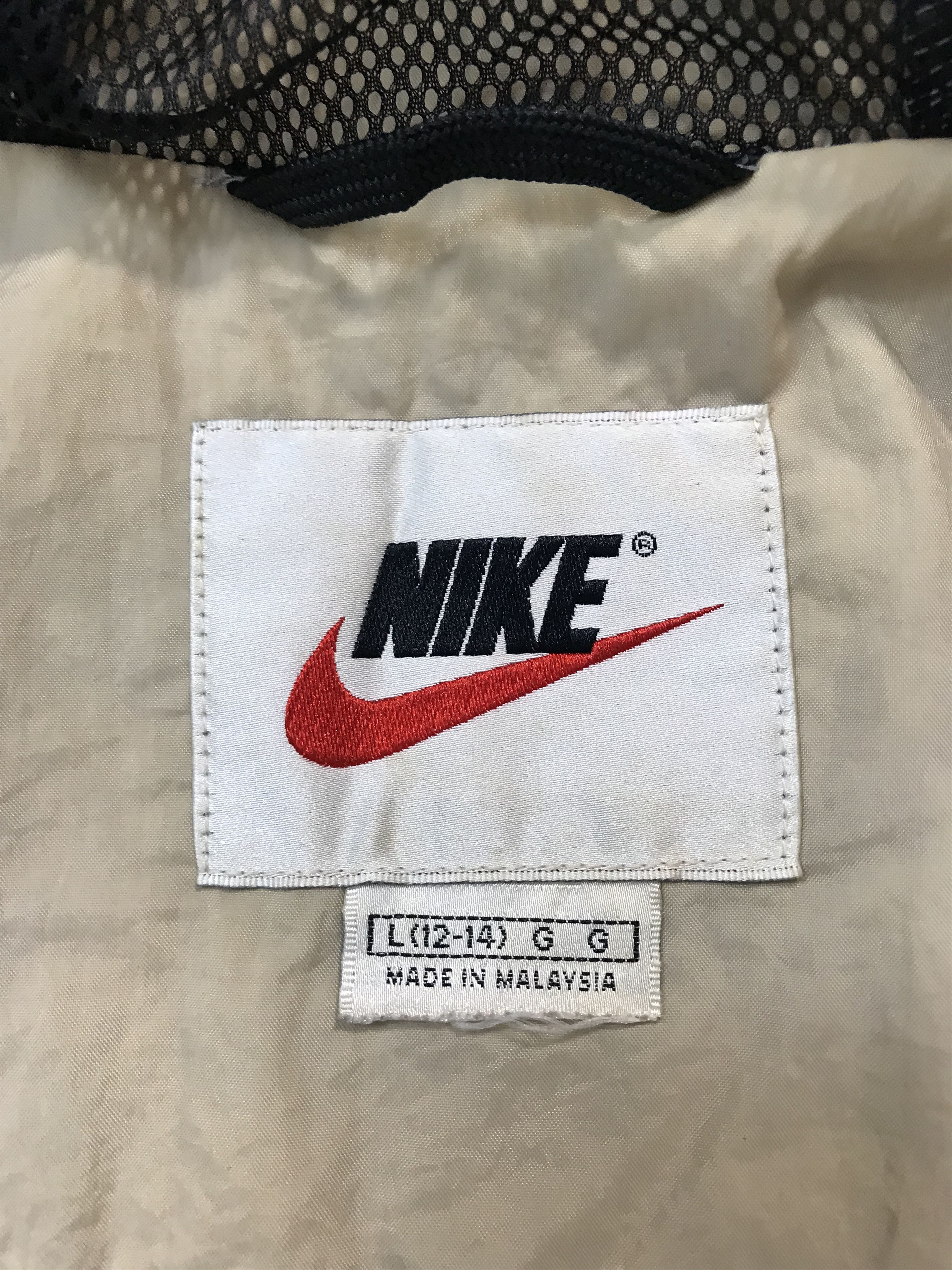 Nike 90s Nike Medium Logo Nylon Windbreaker Jacket Drill Size US L / EU 52-54 / 3 - 8 Thumbnail