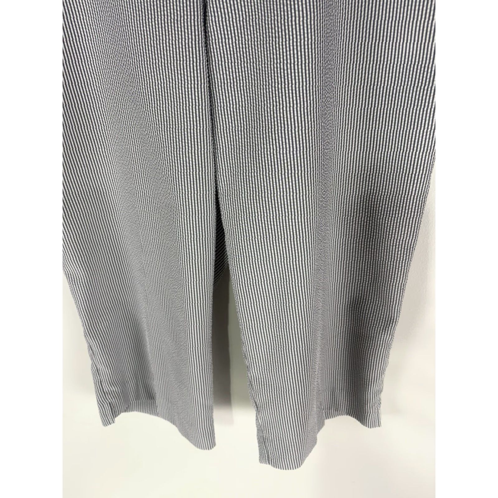 Vintage Alfred Dunner Gray/White Striped Seersucker Cropped Pants Womens Size 16 Wide-Leg, Pull On, 34 Waist, 20 Inseam Size 38" / US 16 / IT 52 - 3 Thumbnail