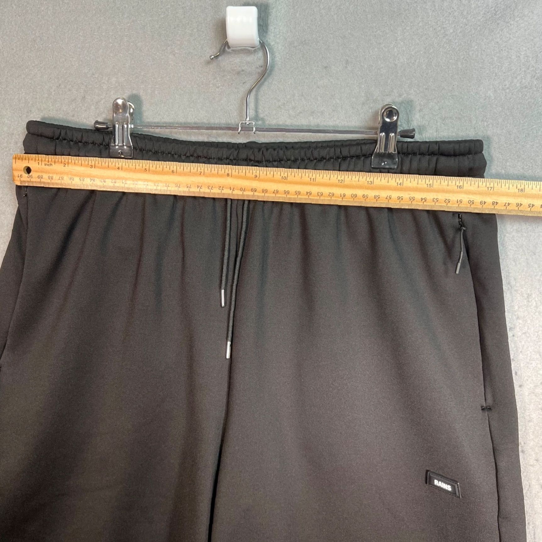 Rains Rains Mens Large Black Sweatshorts Drawstring Elastic Waist Polyester Spandex Athletic Slim Front Flat Inseam 12 in 33 in Size ONE SIZE - 5 Thumbnail