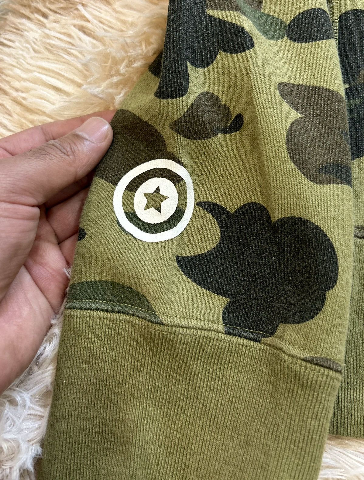 Bape 💥CRAZY💥 BAPE SHARK 1ST CAMO CREWNECK SWEATSHIRT Size US M / EU 48-50 / 2 - 5 Thumbnail