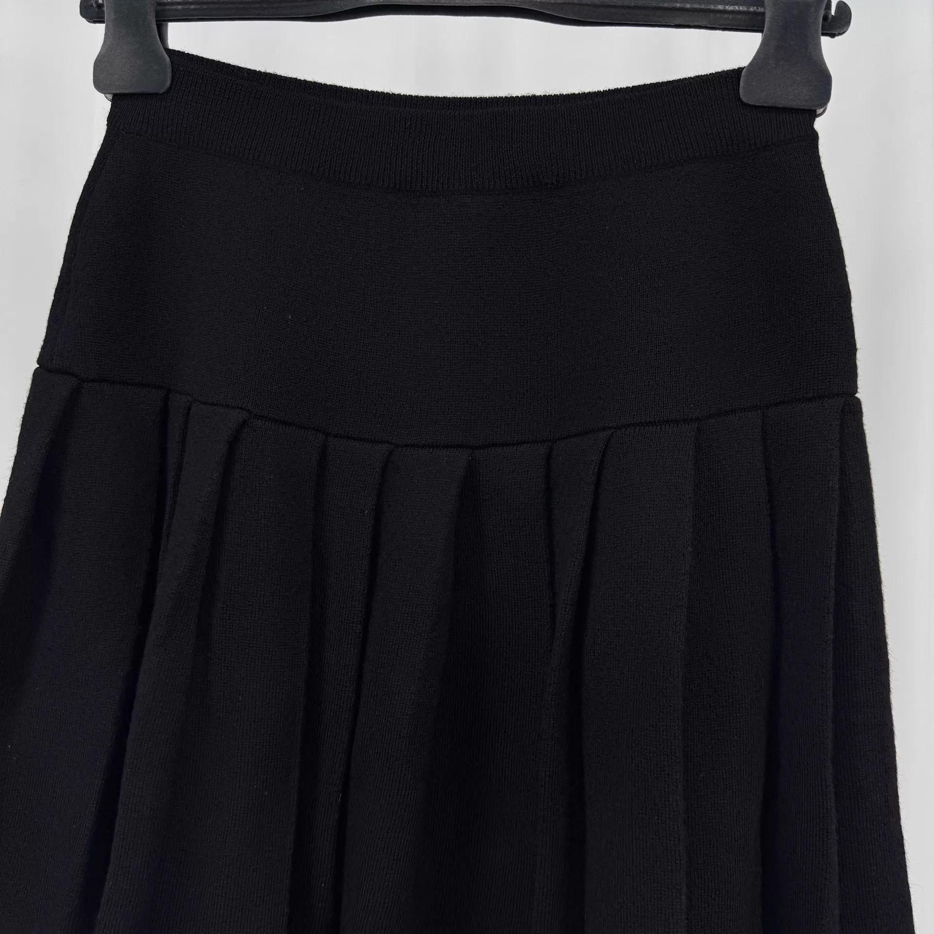 Miu Miu Miu Miu Black Wool Pleated Skirt 38 98 New Size 26" / US 2 / IT 38 - 3 Thumbnail