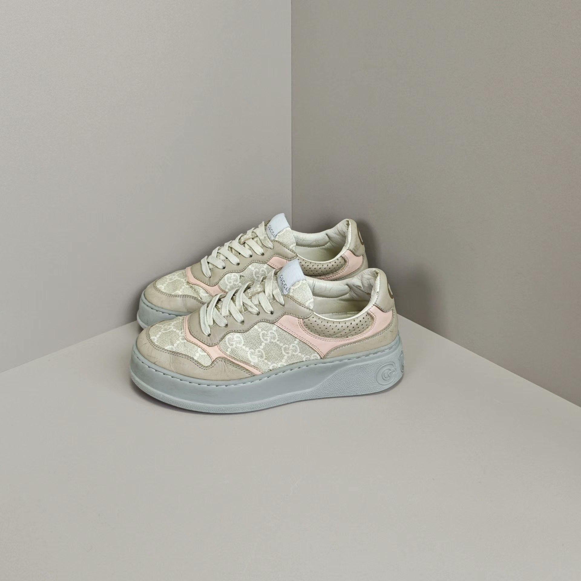 Gucci Gucci Lowtop Sneakers us_6 Women Size US 6 / IT 36 - 1 Thumbnail