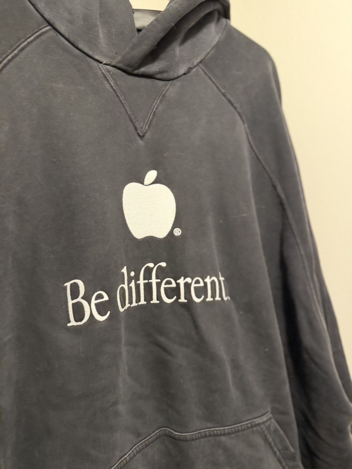 Balenciaga BALENCIAGA Be Different Patched Hoodie Size US L / EU 52-54 / 3 - 2 Thumbnail