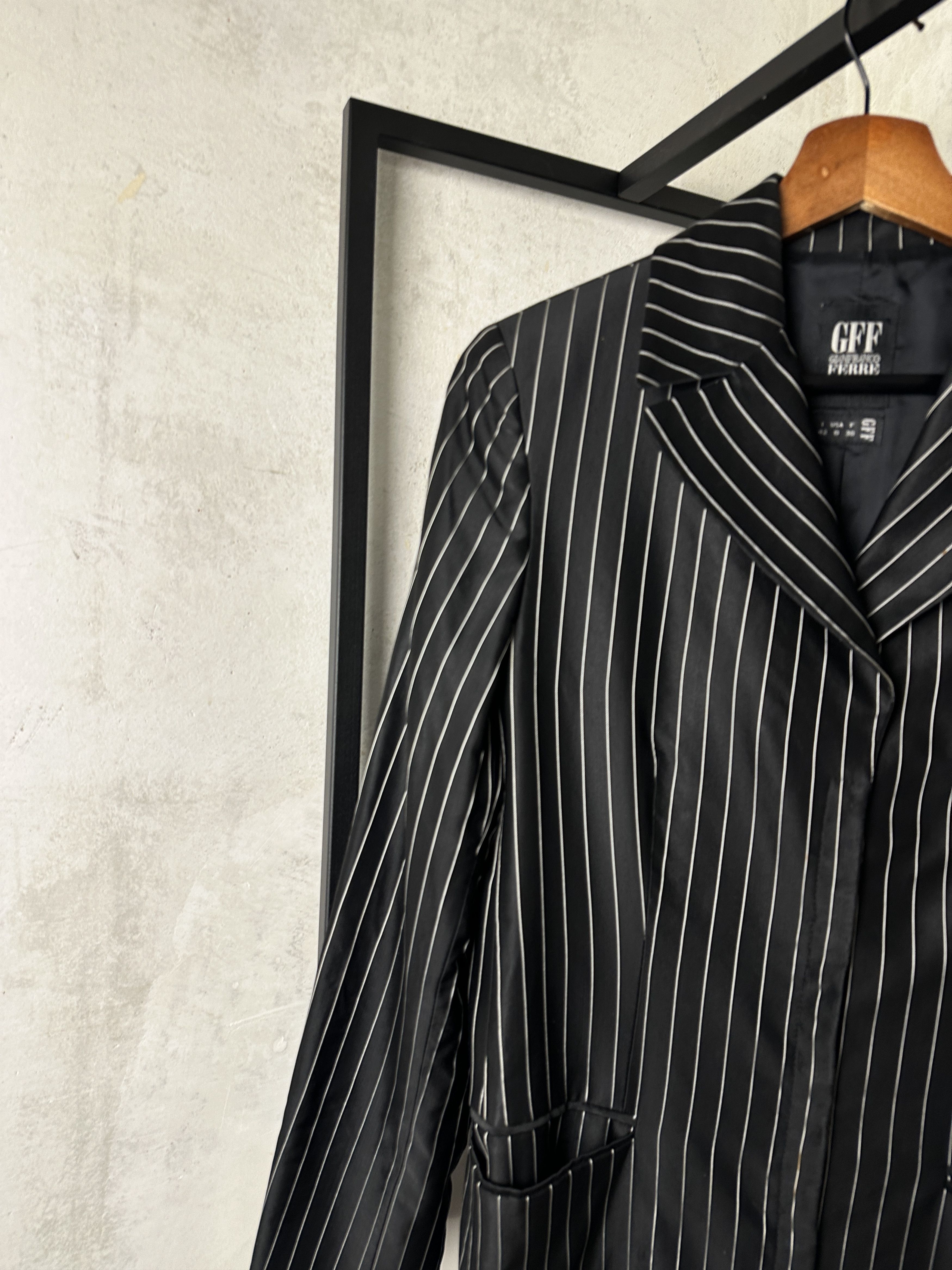 Gianfranco Ferre GIANFRANCO FERRE silk striped dress shirt Size M / US 6-8 / IT 42-44 - 2 Thumbnail