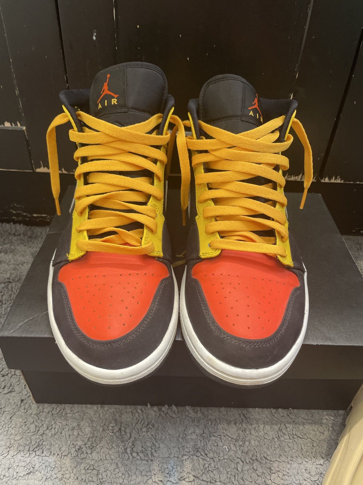 Nike Air jordon 1 mid se amarillo Size US 9 / EU 42 - 1 Thumbnail