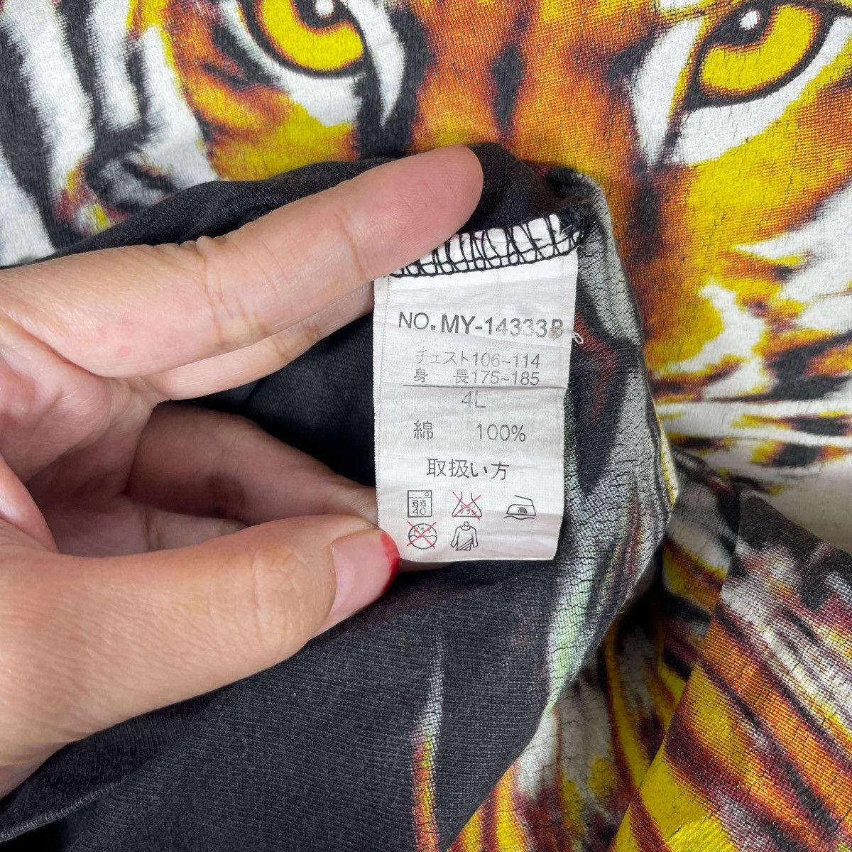 Vintage THIRD ROW TIGER GRAPHIC LONG SLEEVE T SHIRT STREETWEAR Size US XXL / EU 58 / 5 - 7 Thumbnail