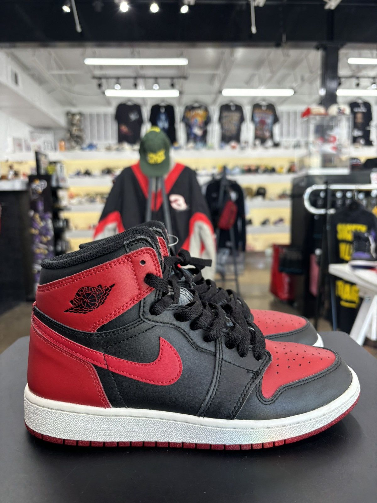 Jordan Brand × Nike Air Jordan 1 Banned Bred Sz. 6Y (2016) Size US 6 / EU 39 - 7 Thumbnail