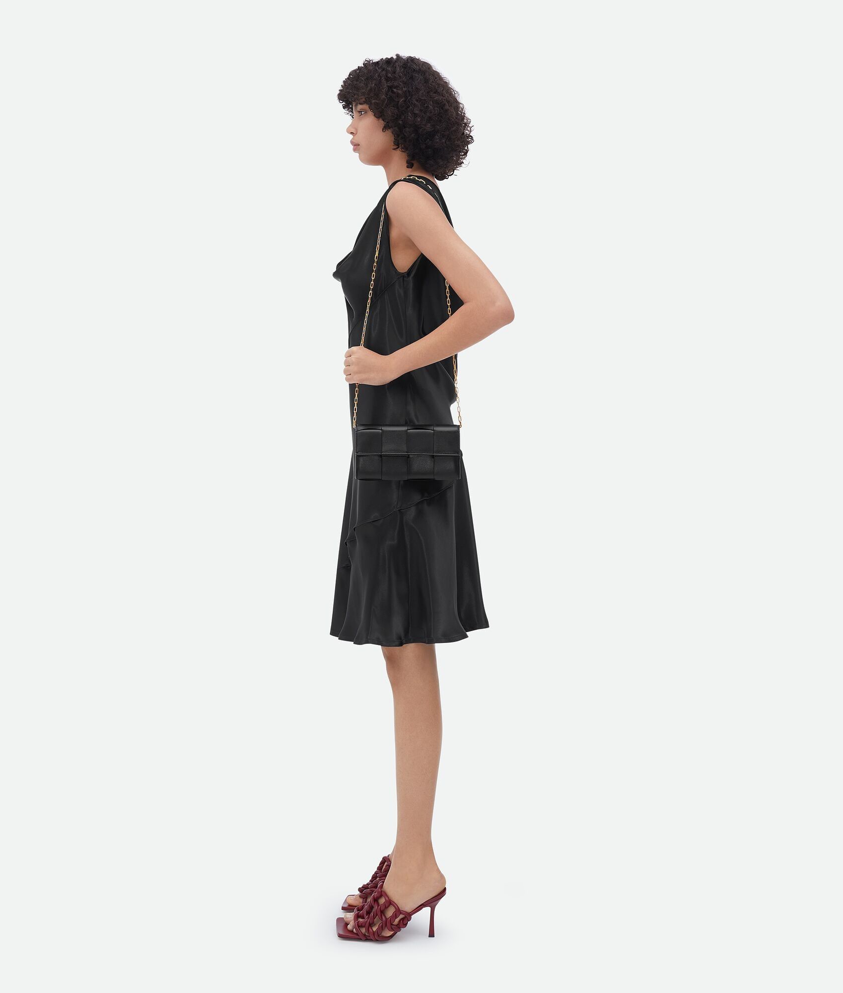 Bottega Veneta o1n1vont1224 Size: OS / Cassette Wallet On Chain in Black Size ONE SIZE - 4 Thumbnail