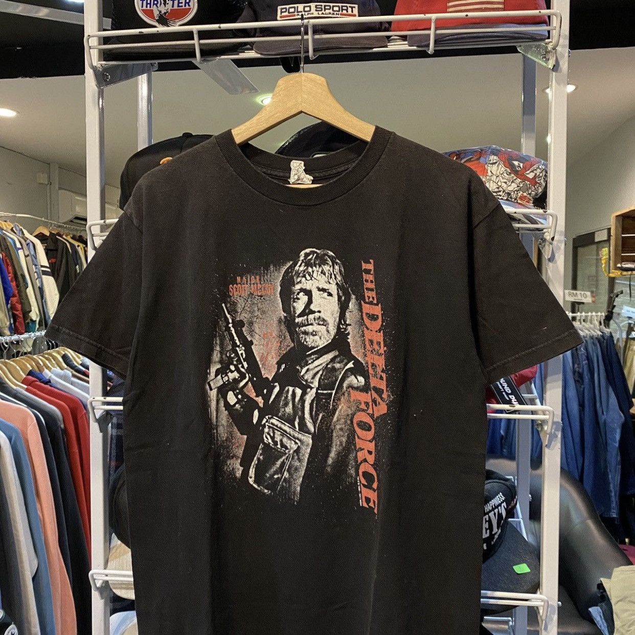 Vintage Vintage 2011 Chuck Norris "The Delta Force" T-Shirt Size US M / EU 48-50 / 2 - 3 Thumbnail