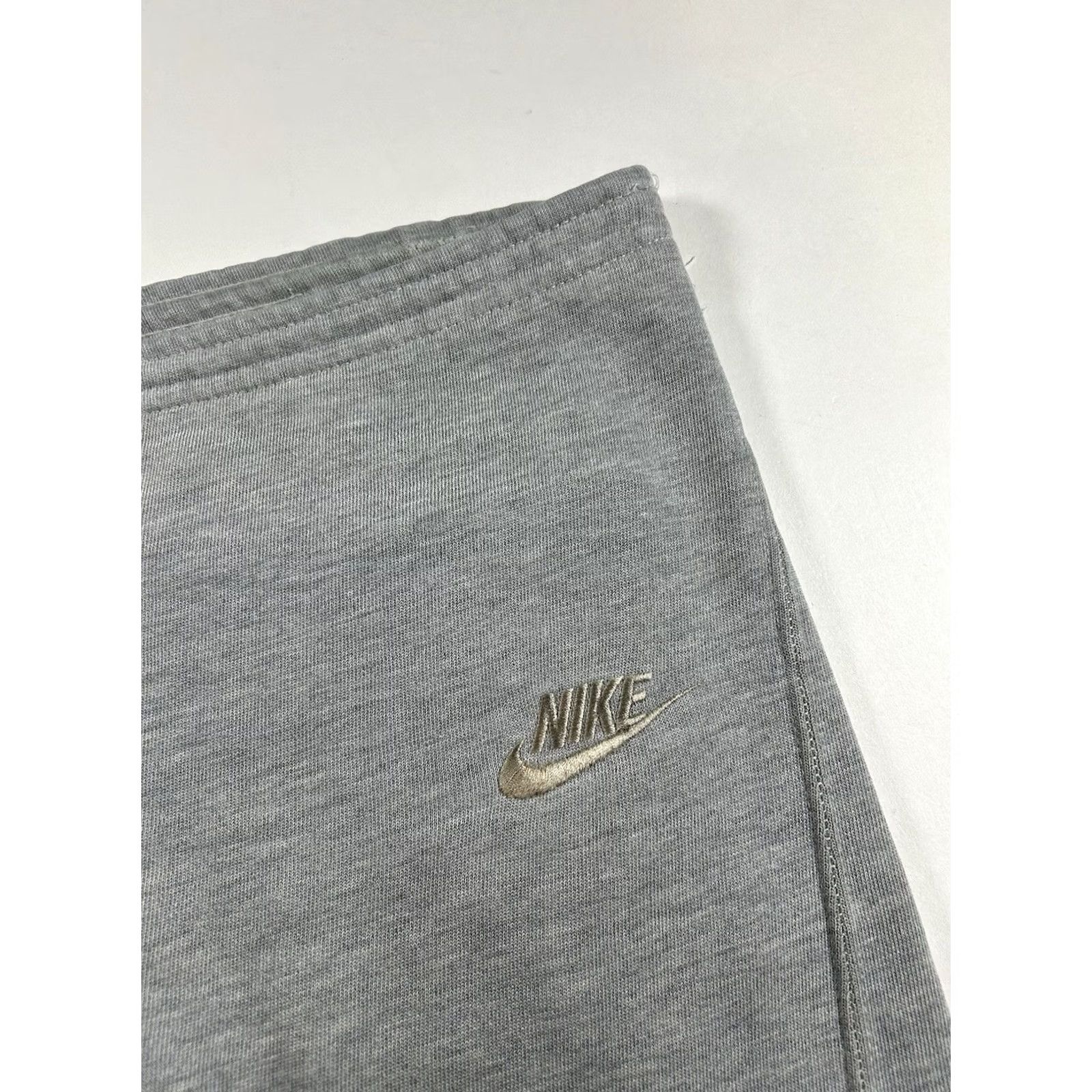 Nike VINTAGE Nike Sweatpants Gray Terry Wide Leg Baggy Medium Blue Tag 19.75x36.5 Mens Sweatpants 80s Nike Blue Tag 80s Theme Size US 31 - 5 Thumbnail