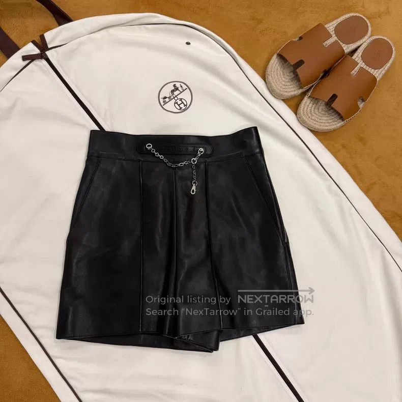 Hermes Hermes Black Sheepskin Waist Chain Short Pants Size 42" / US 20 - 1 Thumbnail